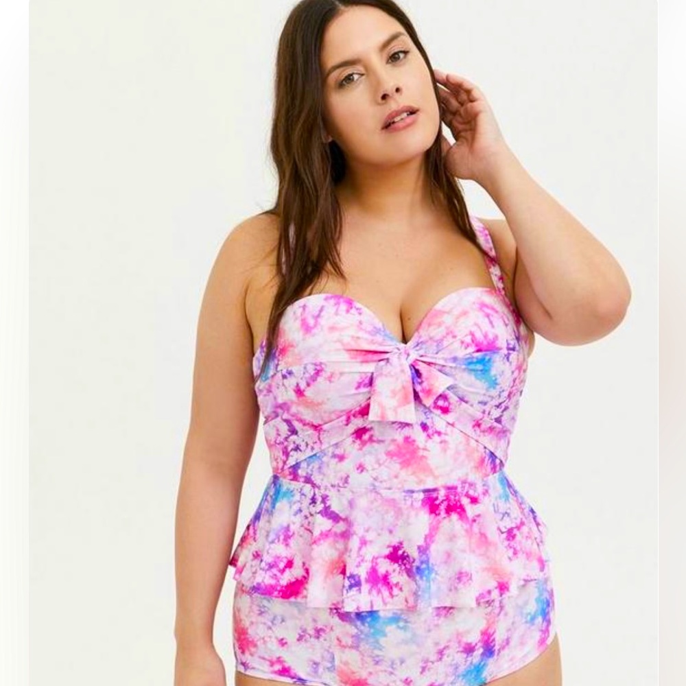 Torrid Tie Front Underwire Peplum Midkini Top Pink Tie Dye Size 2x DD / F